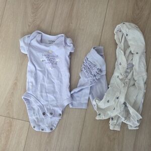 Carter's NB Set Like New Girls